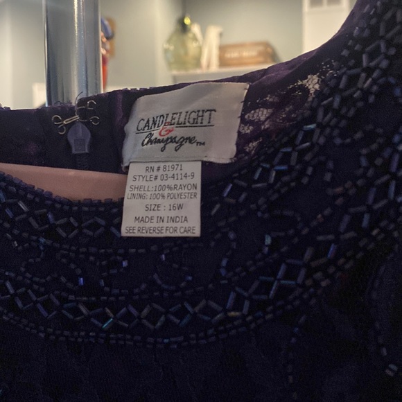 Gorgeous beaded top with matching flare pants. Perfect for mother of bride. - Picture 5 of 6